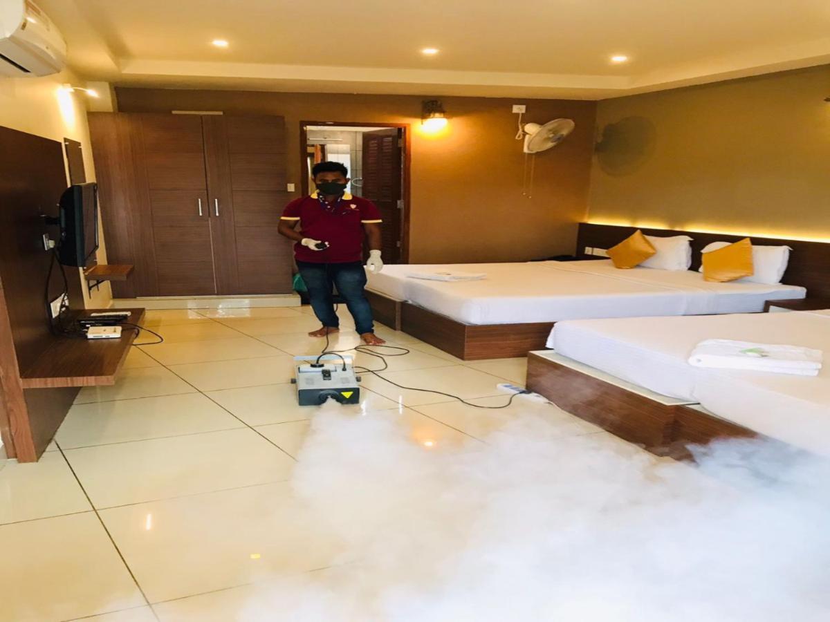 วายานัท รอยัล คราวน์ Hotel กัลปัตตา ภายนอก รูปภาพ