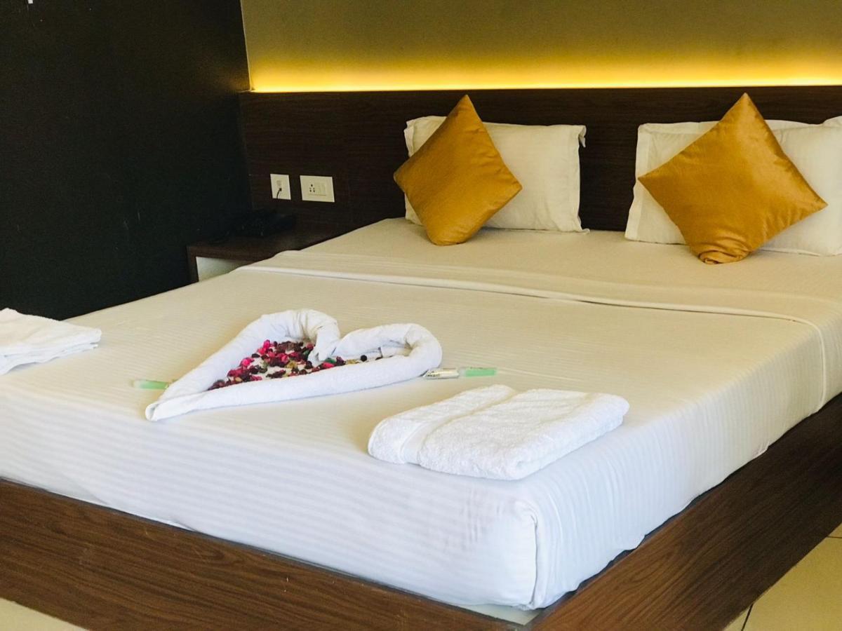 วายานัท รอยัล คราวน์ Hotel กัลปัตตา ภายนอก รูปภาพ
