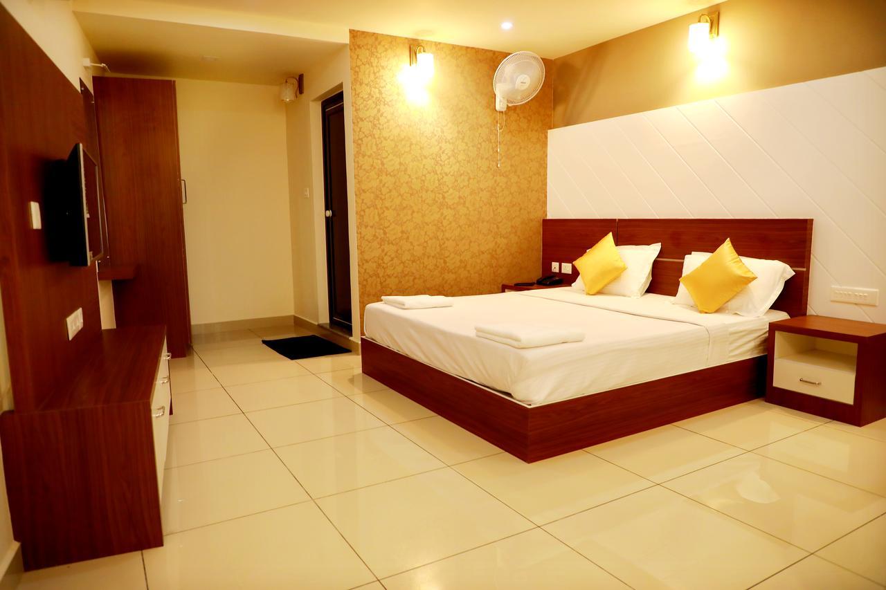 วายานัท รอยัล คราวน์ Hotel กัลปัตตา ภายนอก รูปภาพ
