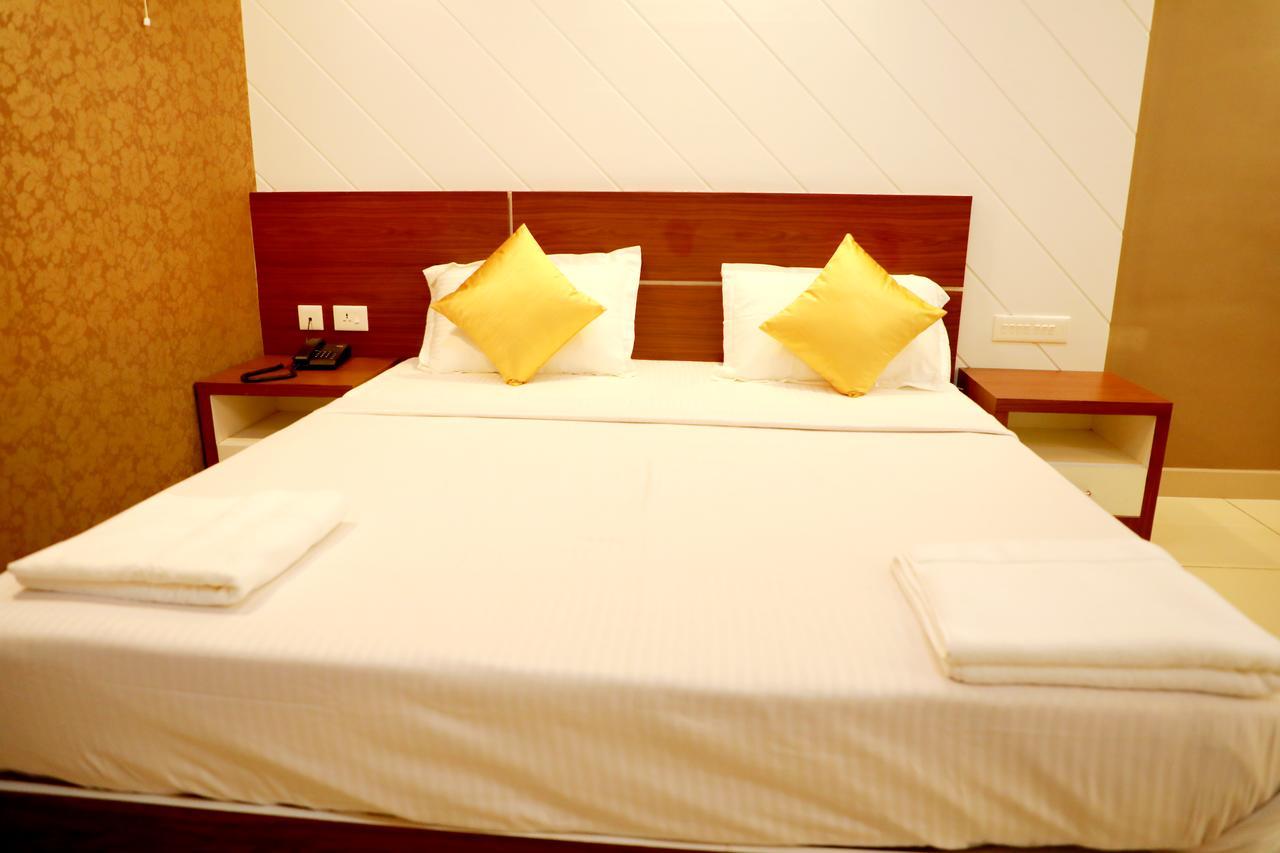 วายานัท รอยัล คราวน์ Hotel กัลปัตตา ภายนอก รูปภาพ